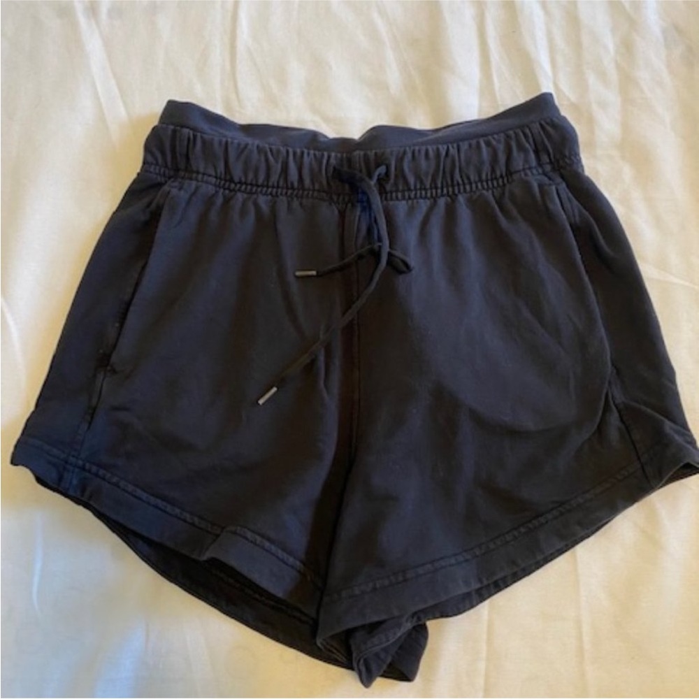 lululemon inner glow short 3” size 2